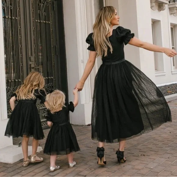 Ivy City Co. Ballerina Tulle Puff Sleeve Formal Midi Dress in Black - Picture 12 of 12